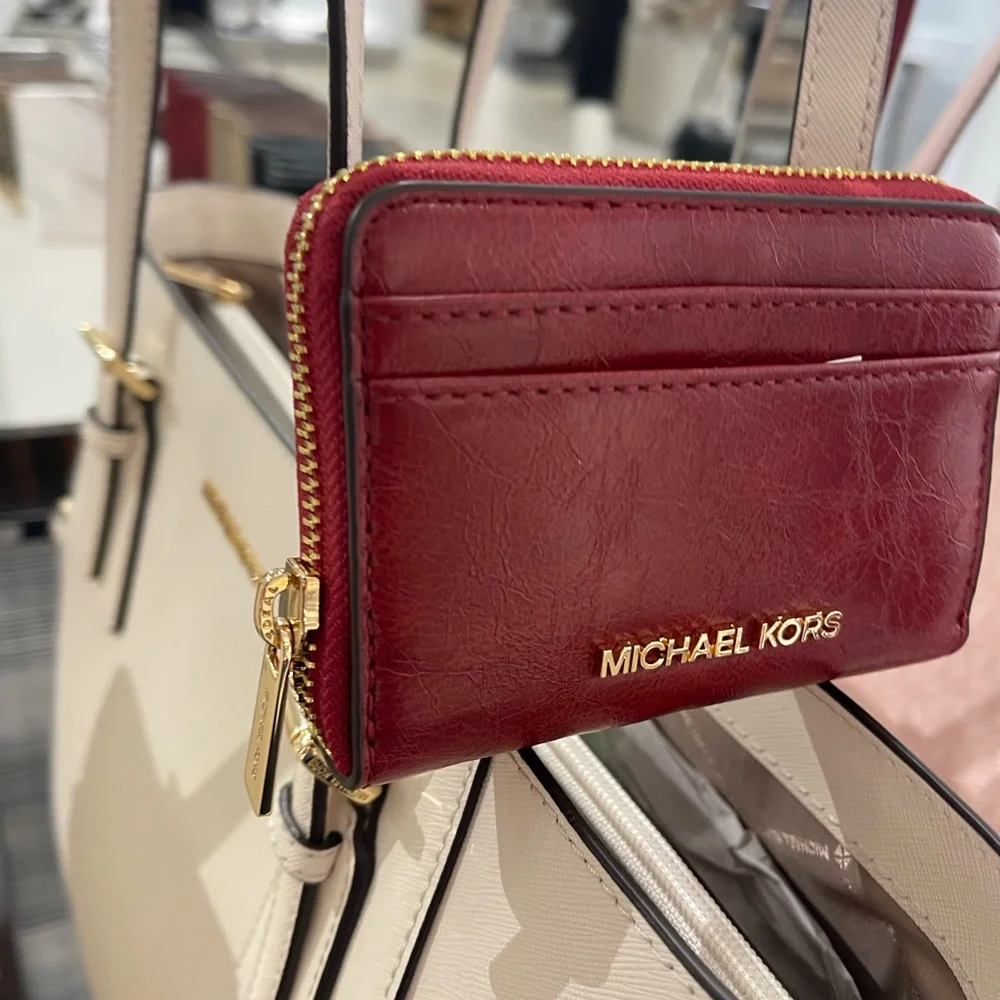 MICHAEL KORS Jet Set Medium Distressed Zip Around Card Case
Cherry
NWT - Picture 11 of 16